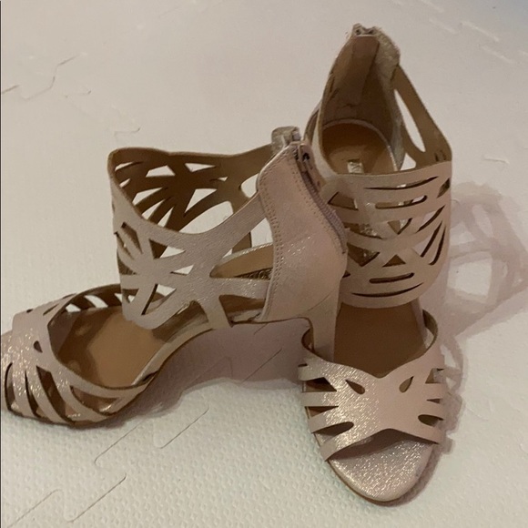 Heels - Picture 5 of 5